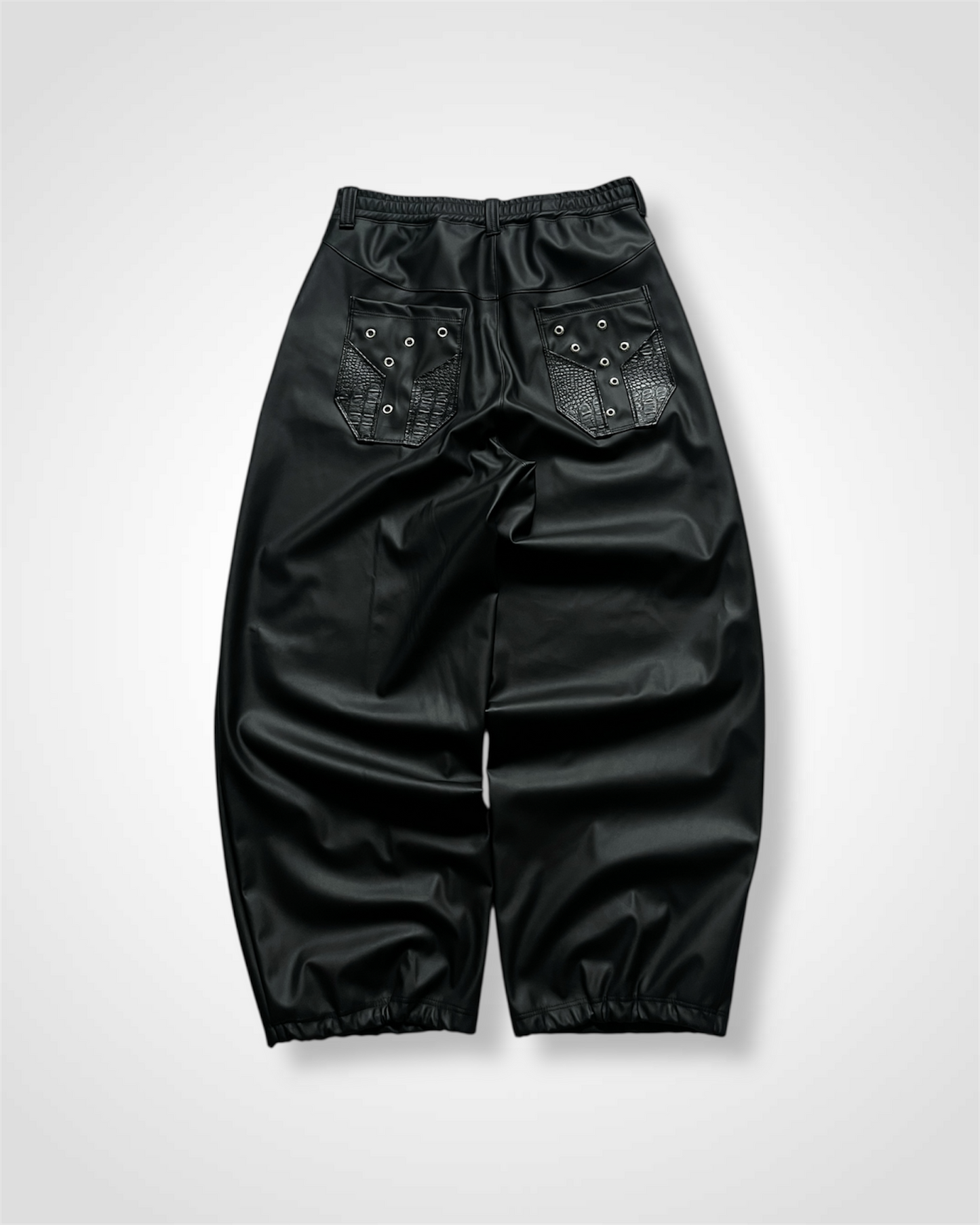 VOID LEATHER BAGGIES