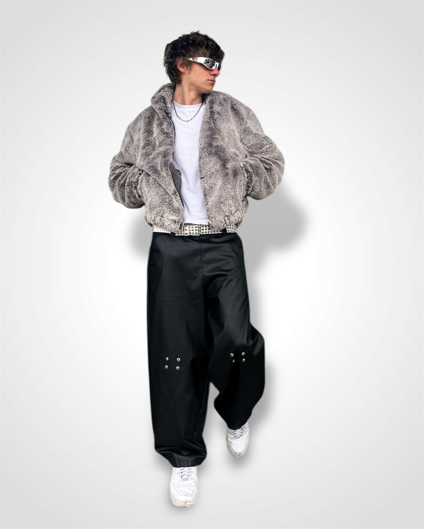 VOID LEATHER BAGGIES