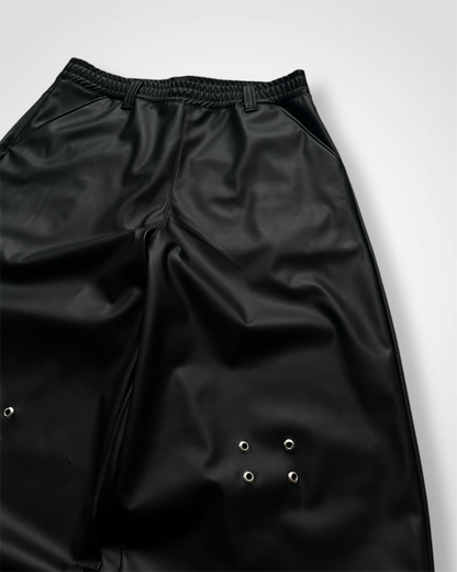 VOID LEATHER BAGGIES